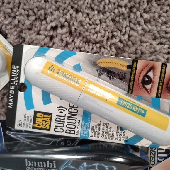 Mascara pick one message me after purchase what one you want - Picture 5 of 9